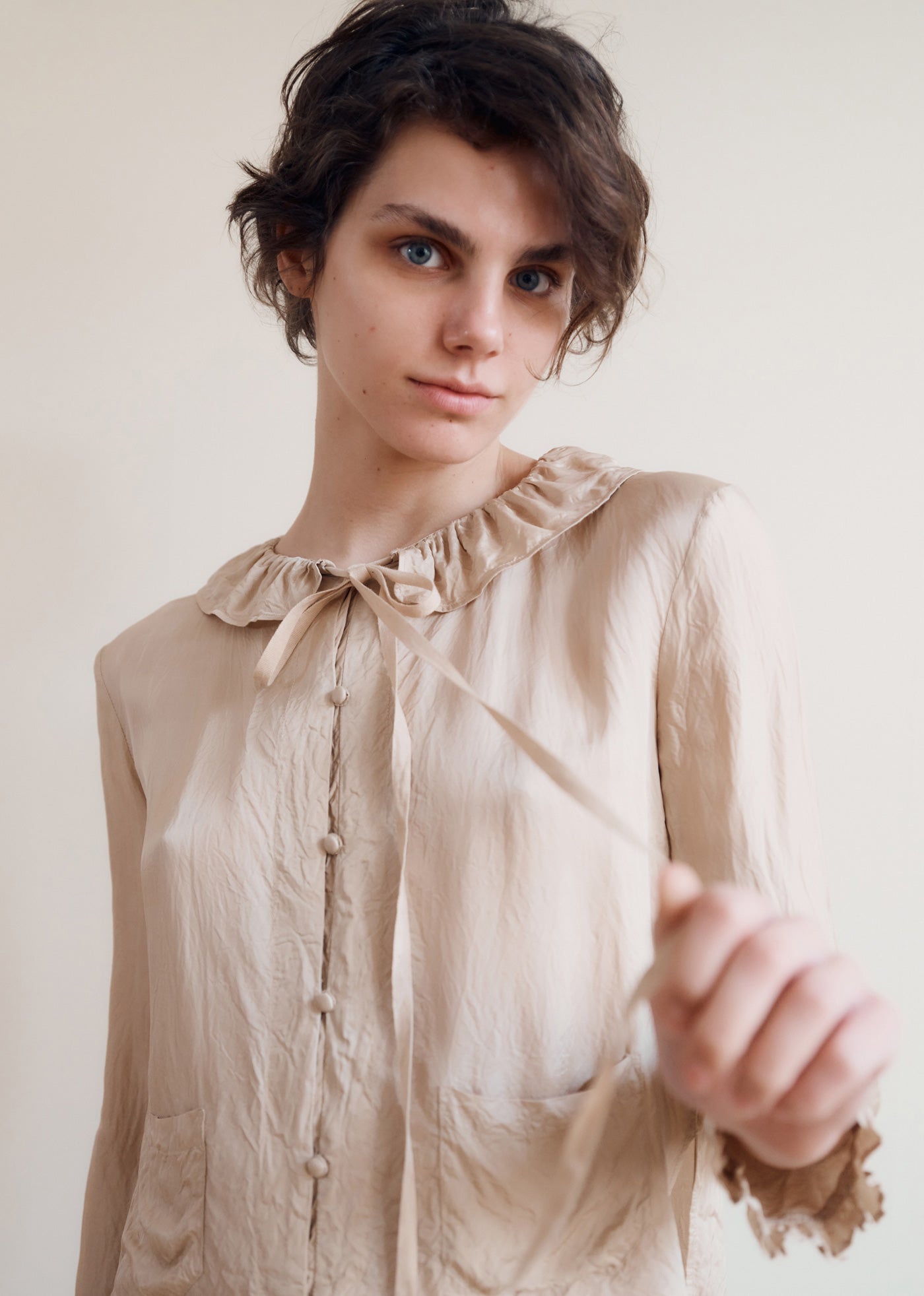 WOMEN'S  FRILL COLLAR SHIRT - BEIGE