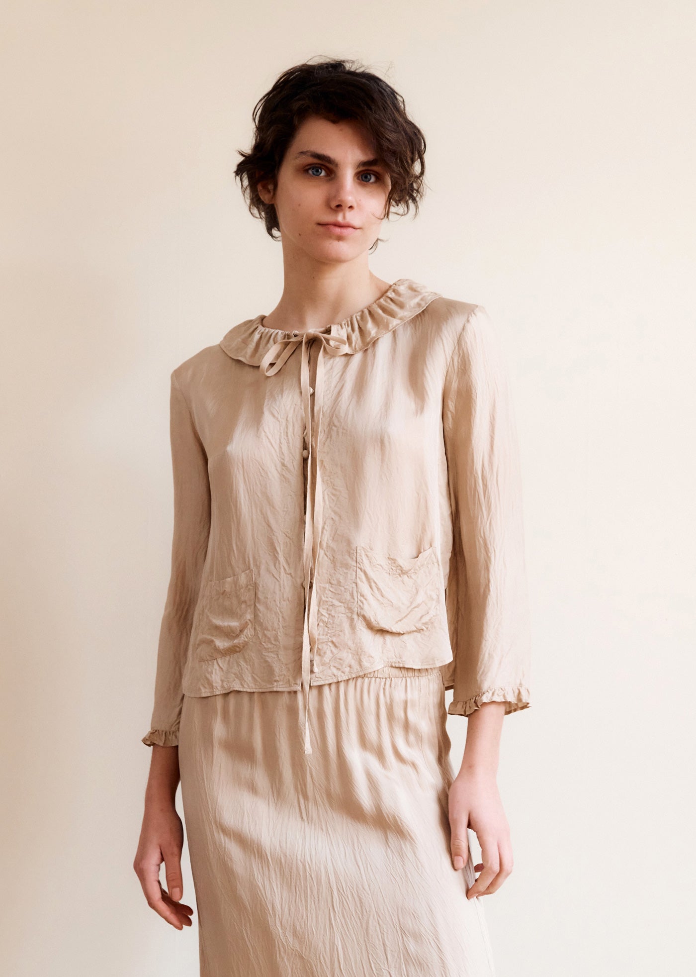 WOMEN'S  FRILL COLLAR SHIRT - BEIGE