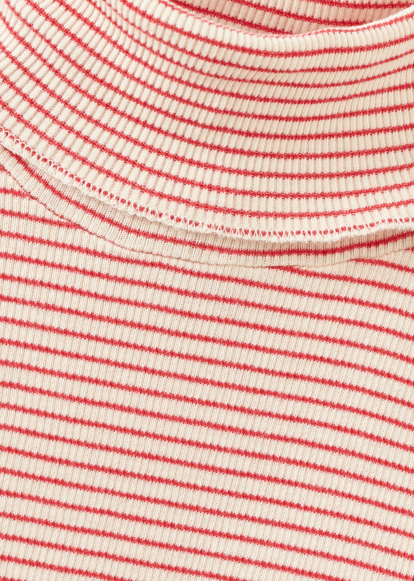 CLARO TURTLE NECK - REDCURRANT/CREAM